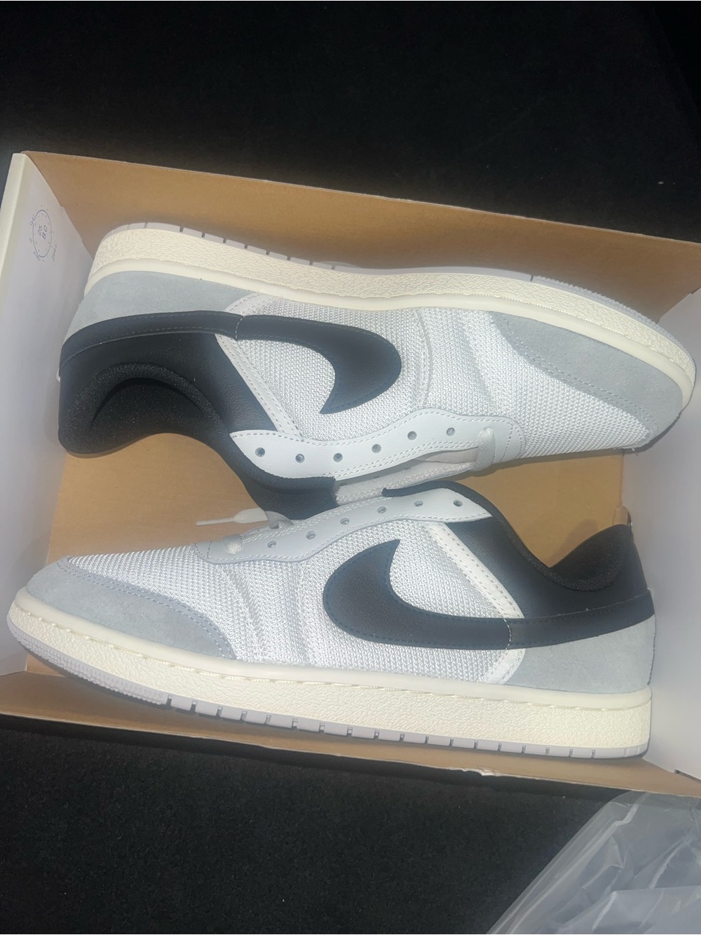 Nike Air Jordan Skyline Low Summit White Black Sneakers IQ0704-101 Sz 11.5W/10M - Picture 8 of 8